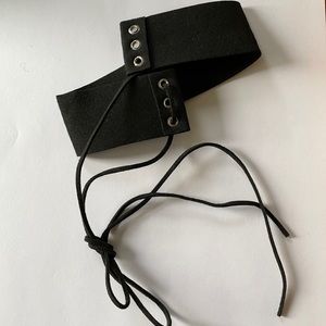 Black lace-up choker collar